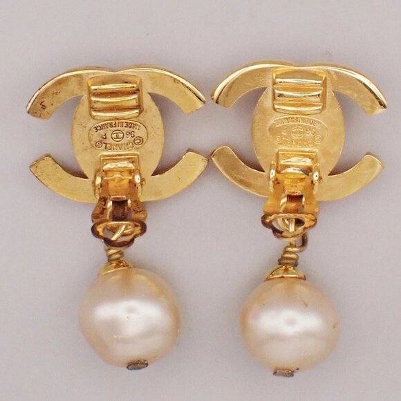 CHANEL CC Logo Imitation Pearl Drop Earrings 96P Clip-On BE GHW Vintage 73RL079 - Picture 11 of 16